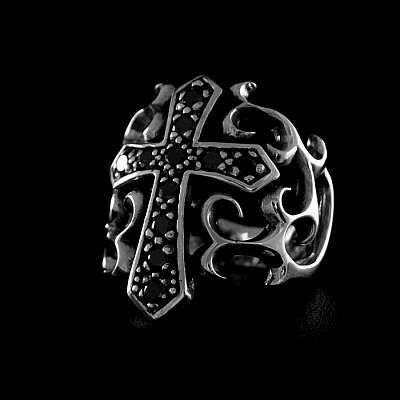Ring Templerkreuz mit Zirkonia und Ornamenten