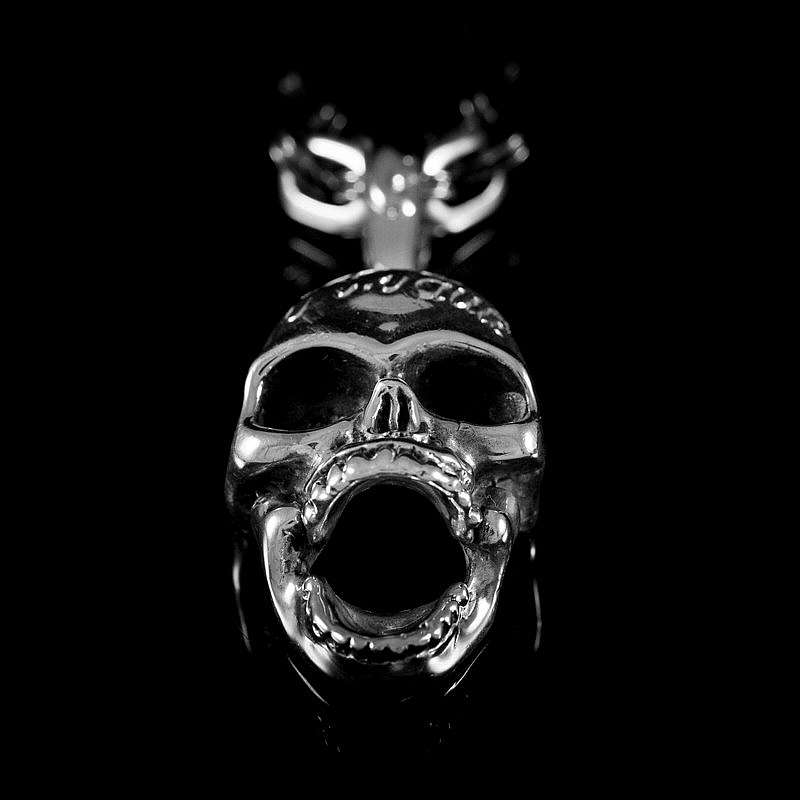 Totenkopfanhnger aus Silber