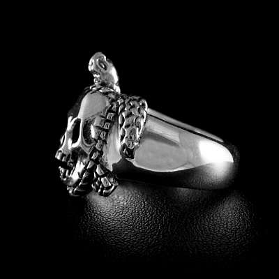 Tortuga Ring aus Silber mit Totenkopf