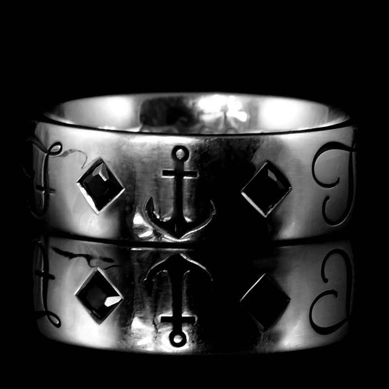 Eheringe mit Zirkonia und Saphiren