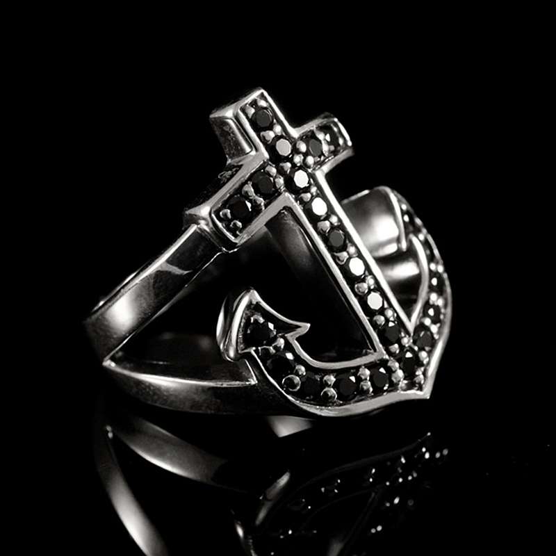 Rockabilly Ankerring mit schwarzen Zirkonia Steinen