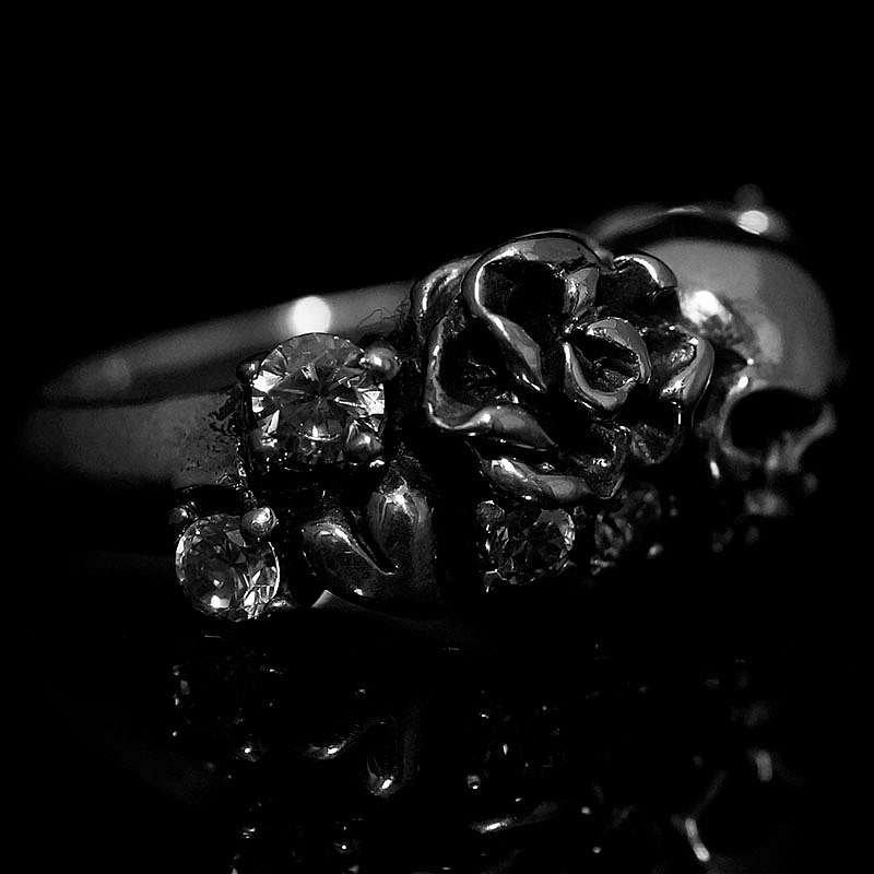 Bikerschmuck, Skullringe Totenkopf und Rosen