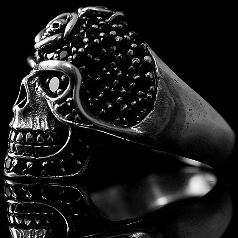 Bikerschmuck Ring Totenkopf mit kleinen Skulls