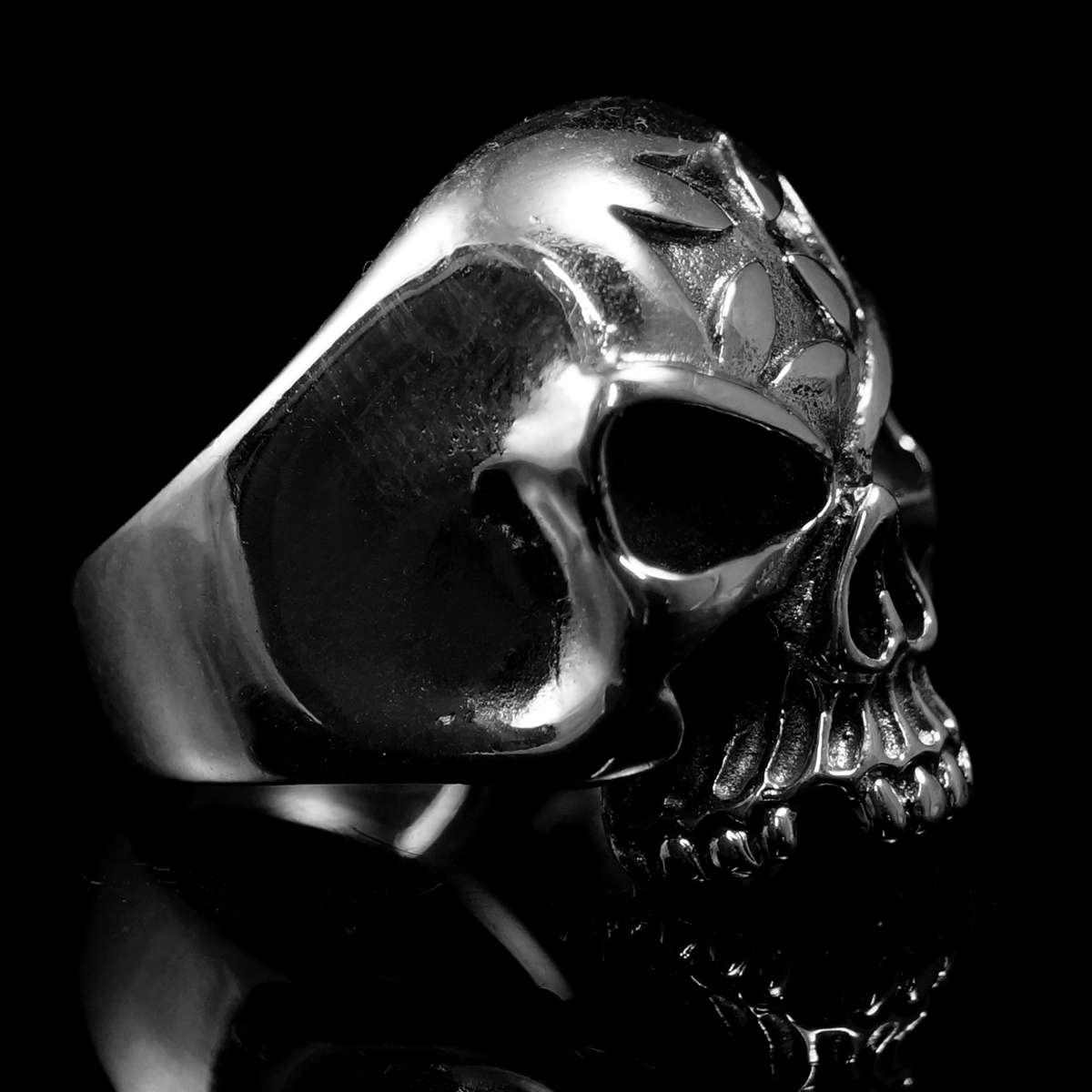 Bikerschmuck, Totenkopf Ring mit Templerkreuz