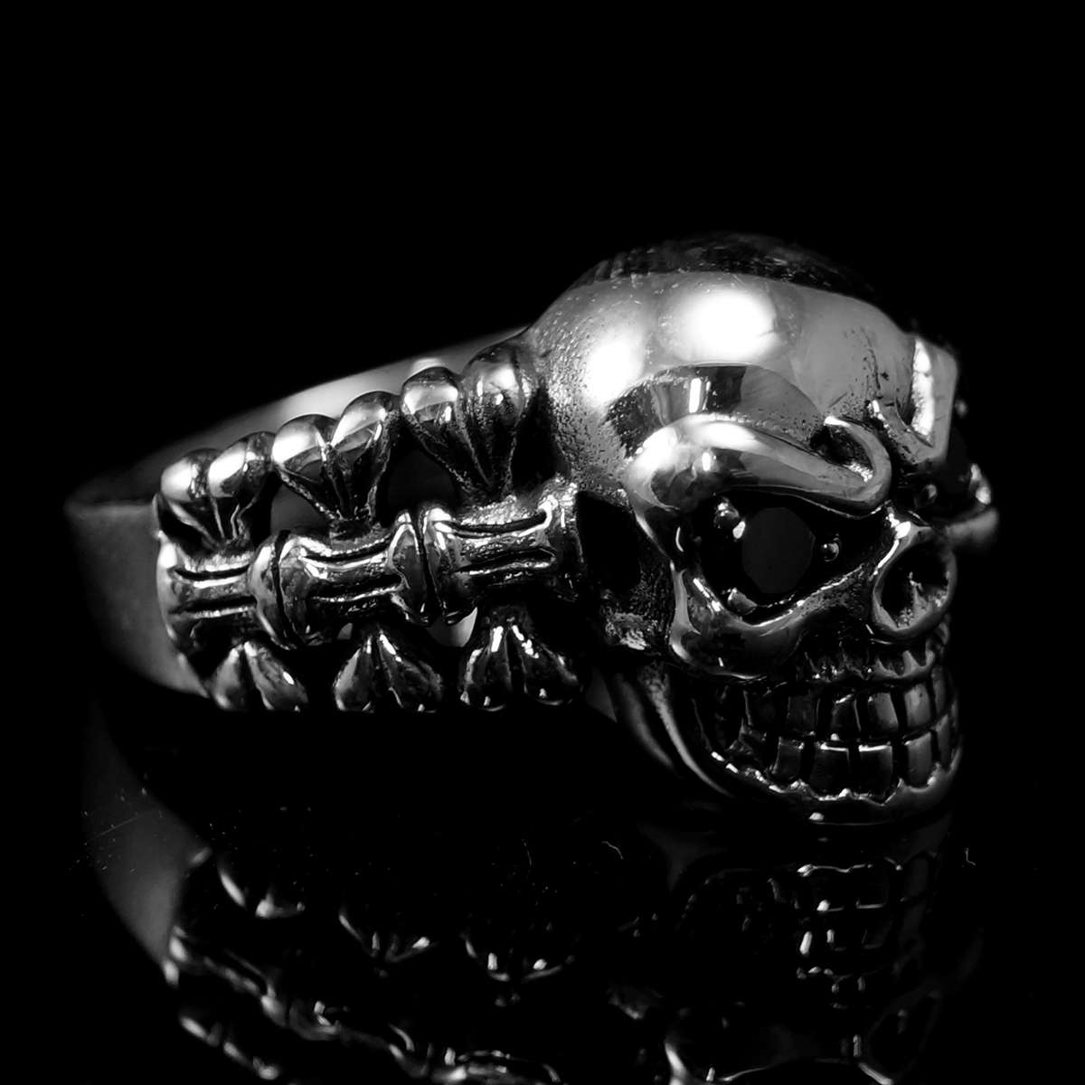 Bikerschmuck Totenkopf Ring mit Knochen