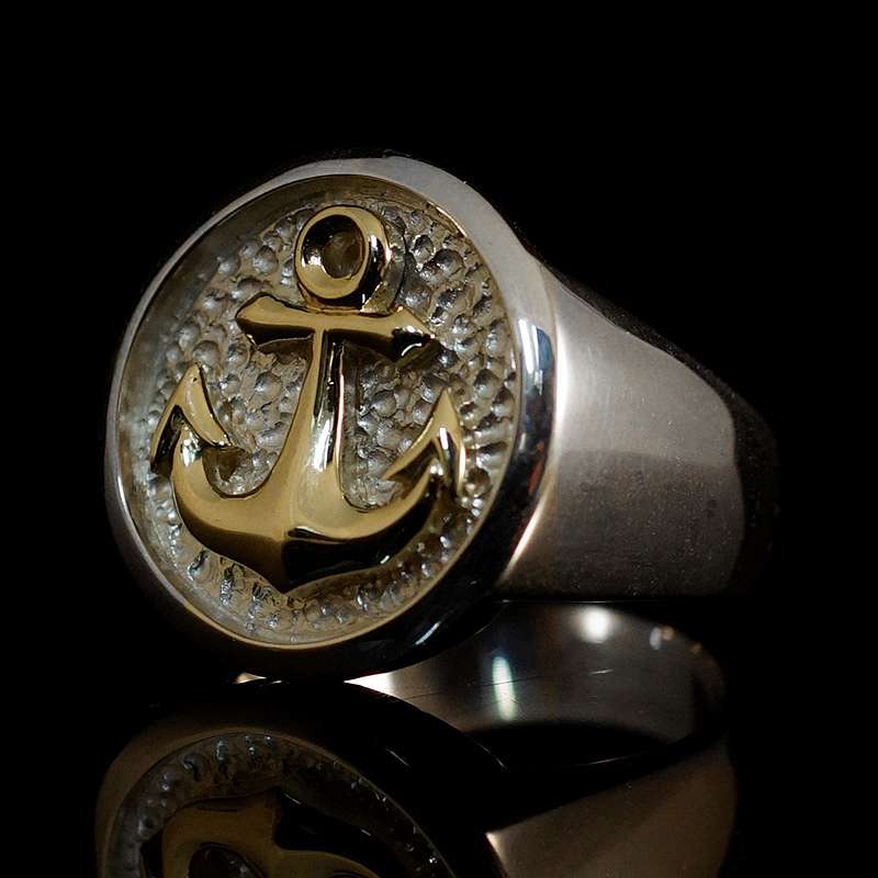 Schwere Eheringe mit Anker aus Gold