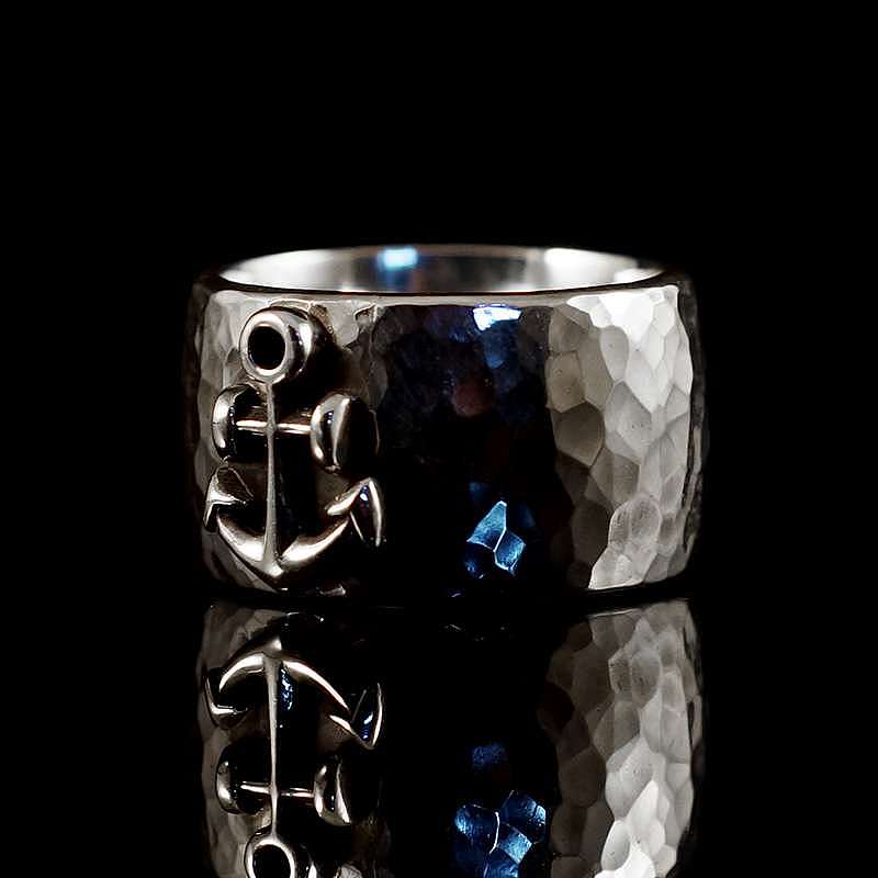 Eheringe, Hochzeitsringe mit Hammerschlag und Anker