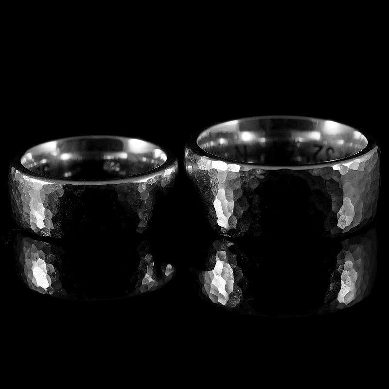 Eheringe, Hochzeitsringe aus Silber mit Hammerschlag