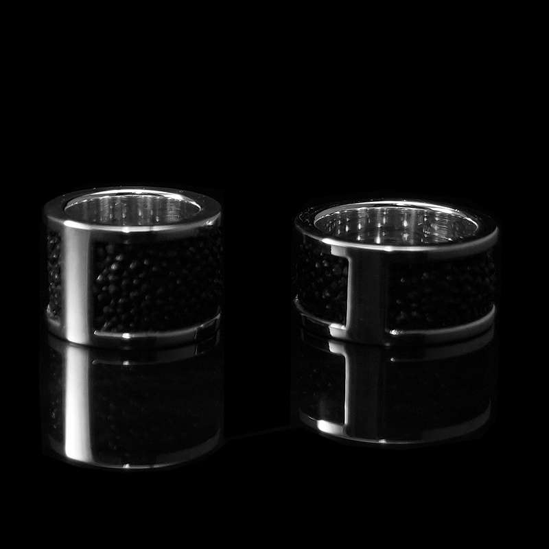 Silber Eheringe mit Rochenleder