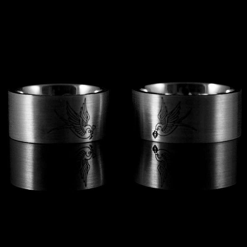 Eheringe mit Schwalben Motiv