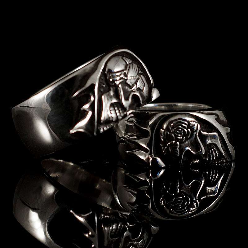 Eheringe mit Totenkopf, Herz, Schmetterling und Kreuz