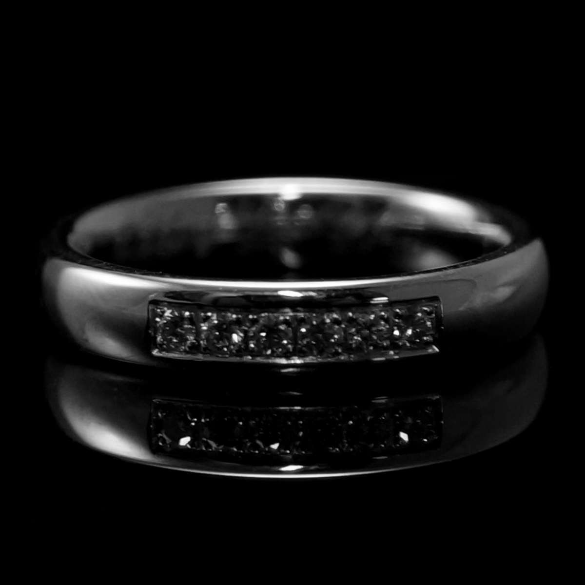 Filigrane Eheringe aus Platin mit Brillanten