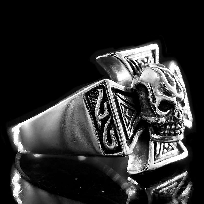 Templerkreuzring mit Flammenschdel aus Sterlingsilber