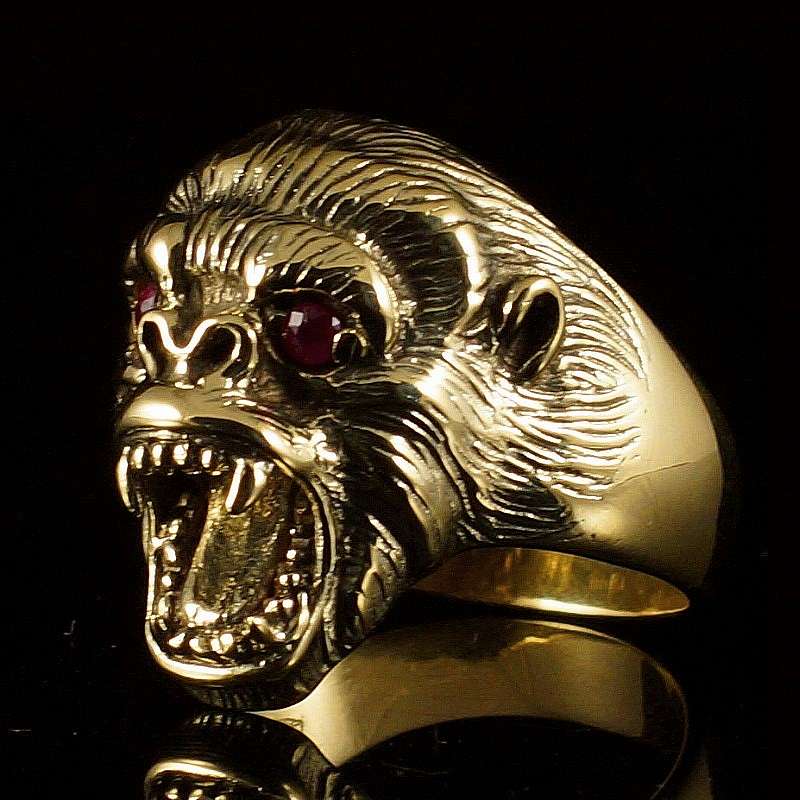 Gorilla Ring aus Gold mit Rubinen