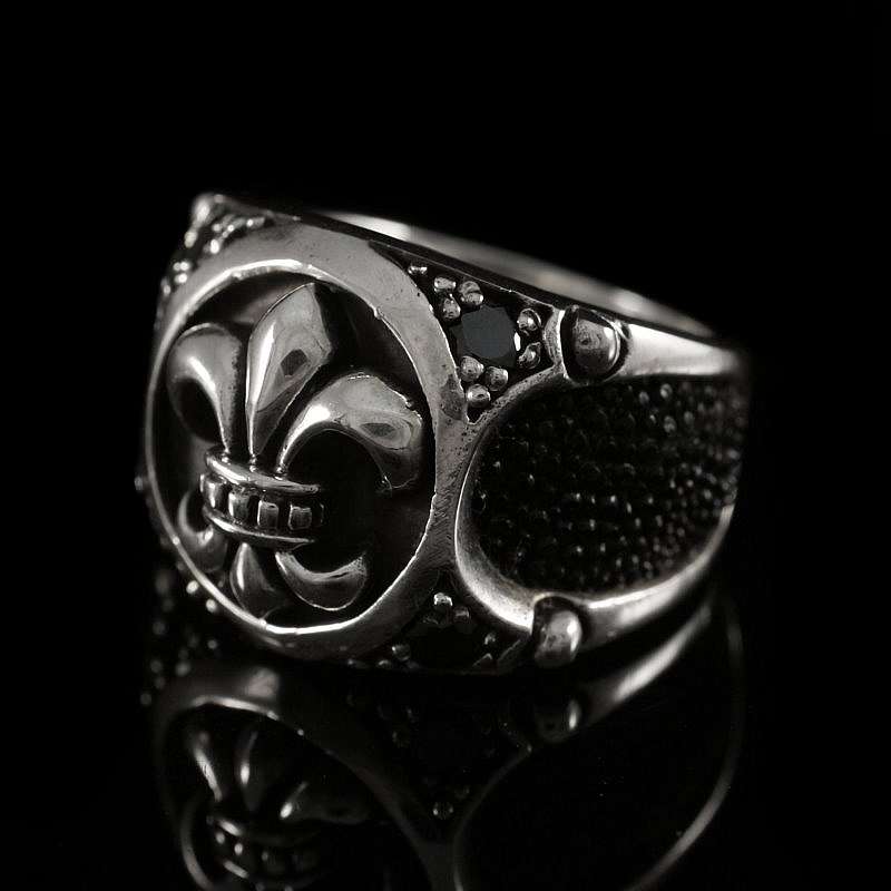 Gothic Ring mit Fleur de Lys und Zirkonia