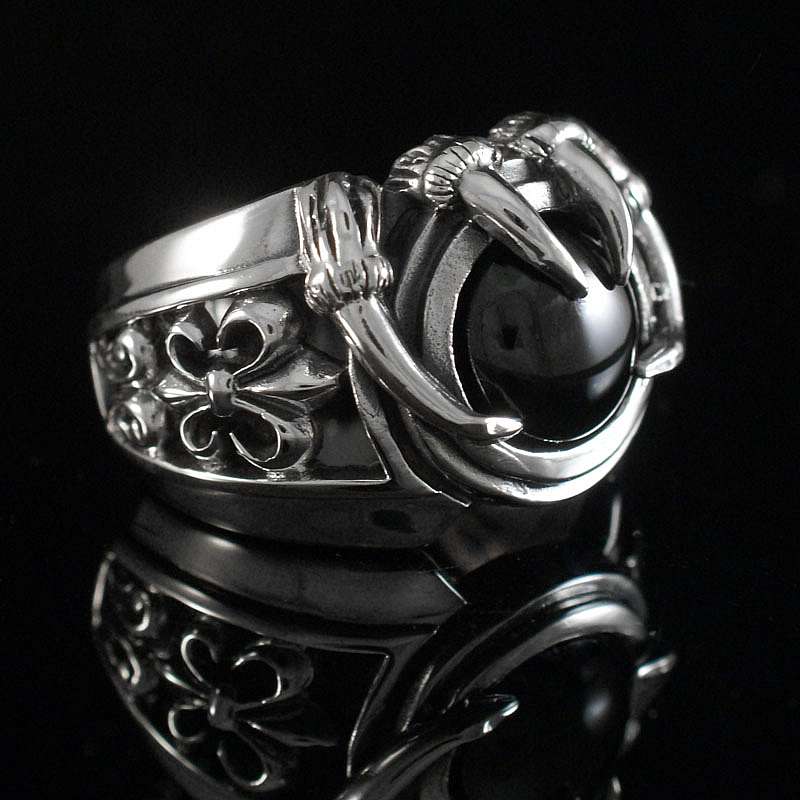 Gothic Krallenring mit schwarzem Stein