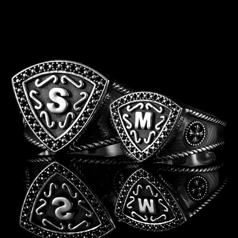 Eheringe, Hochzeitsringe mit Initialen und Wappen