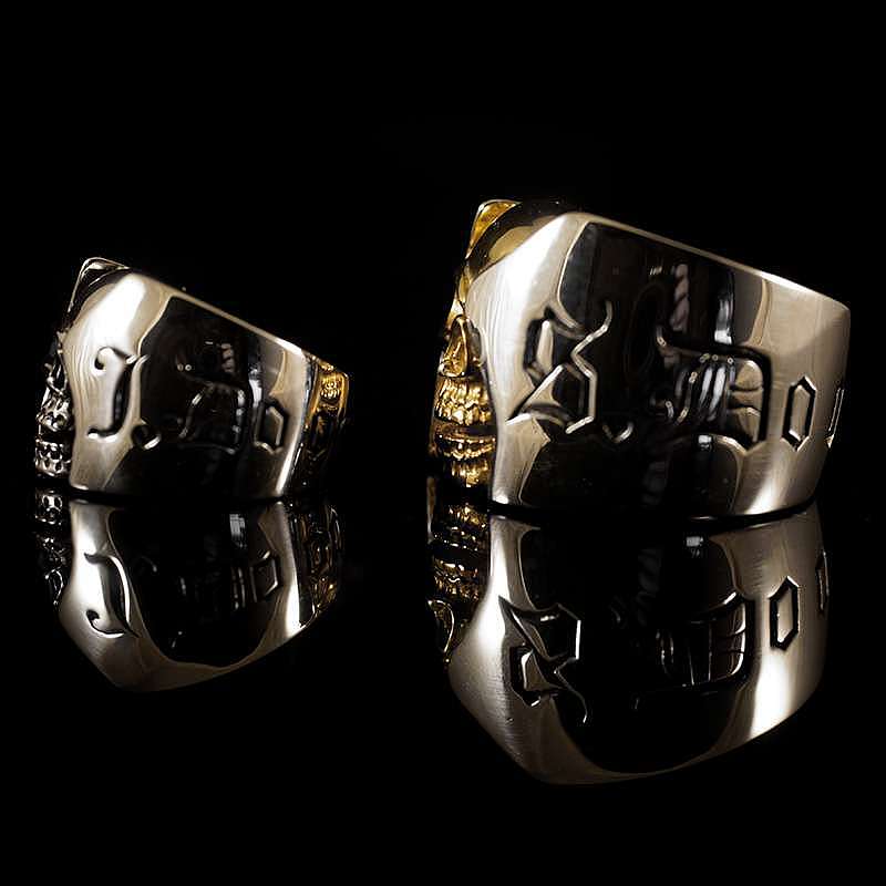 Eheringe, Hochzeitsringe mit Totenkopf und Rubin