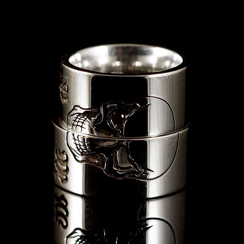 Eheringe, Hochzeitsringe geteilter Totenkopf