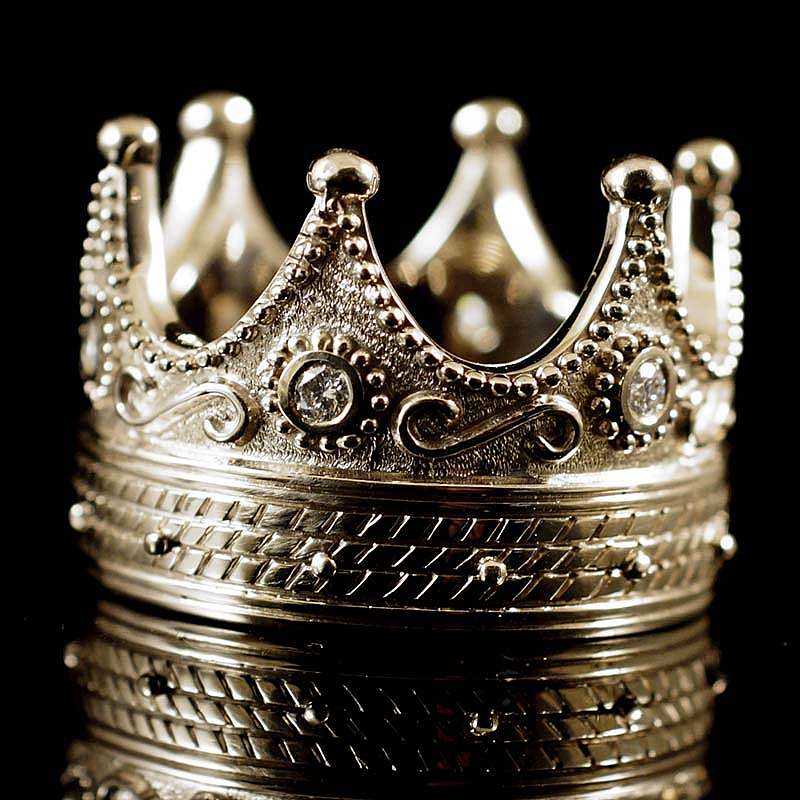 Knossi Ringe mit Krone aus Gelbgold und Weigold