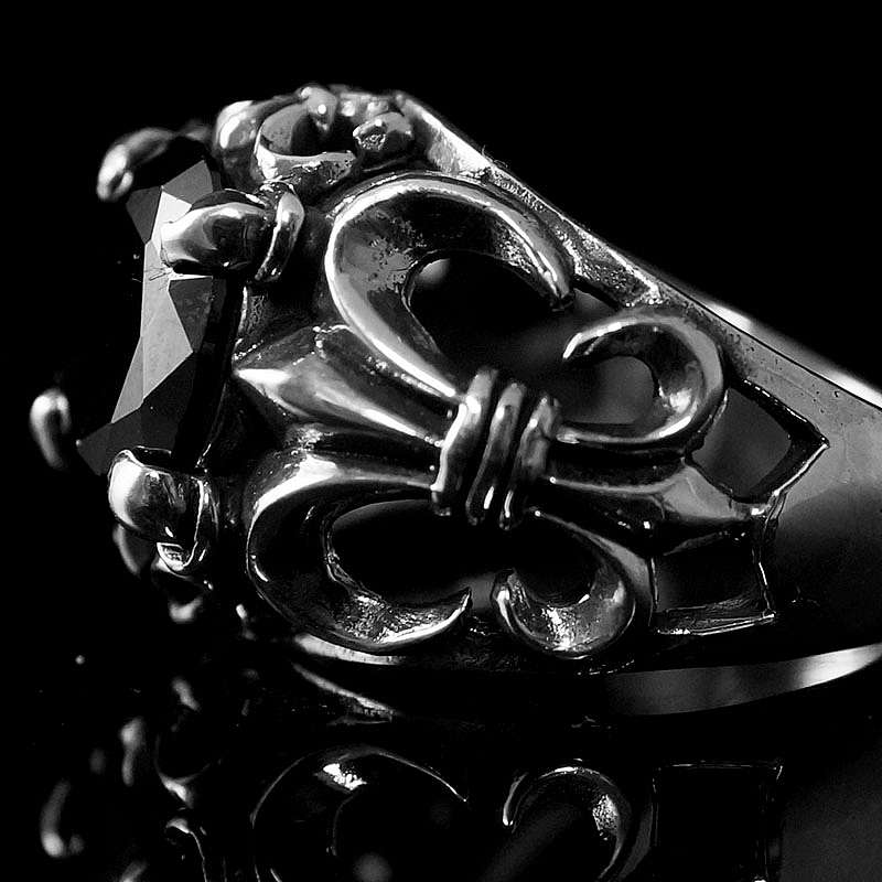 Mittelalter Schmuck, Ring mit Lilie und Schmuckstein