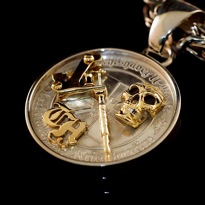 Mnzfassung mit Totenkopf