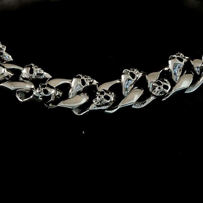 Panzerarmband mit Totenkpfen schmal