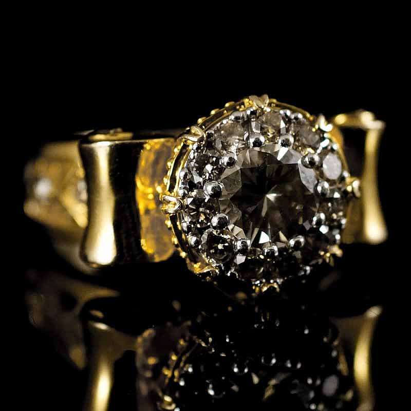 Ehering aus 750er Gelbgold mit Diamanten