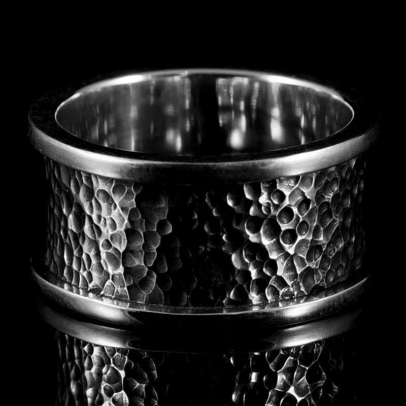 Ringe mit Hammerschlag und Blautopas