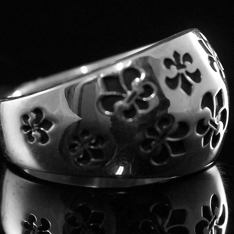 Ring mit Lilien Biker Schmuck