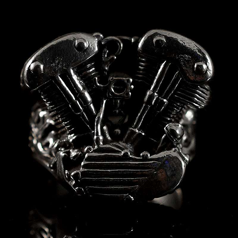 Motor Ring V2 aus Sterlingsilber.