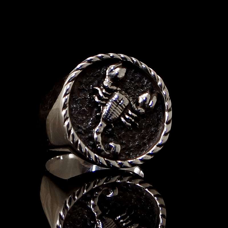 Ring mit Skorpion aus Silber