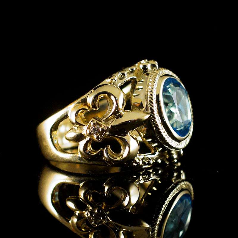 Ring aus Gold mit Topas und Diamant