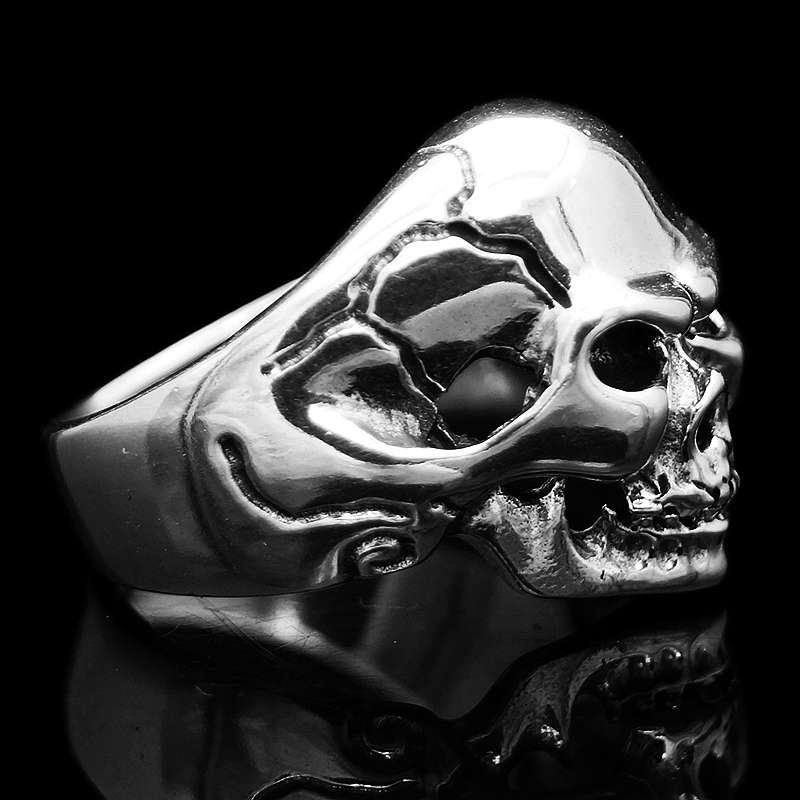 Grimmiger Totenkopf Ring mit Zahnlcke