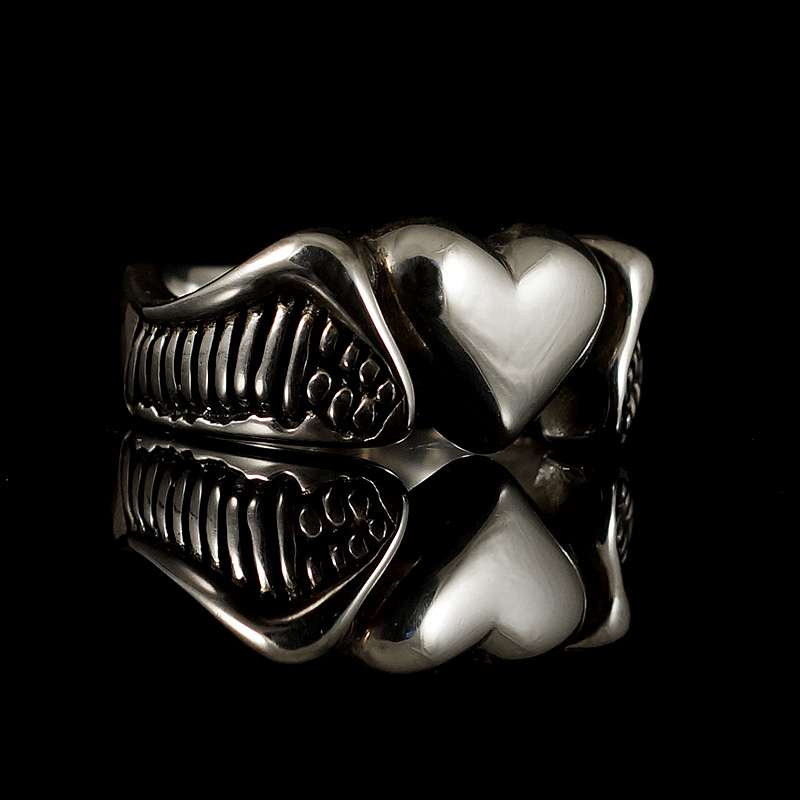 Ring aus Silber mit Herz und Flgel