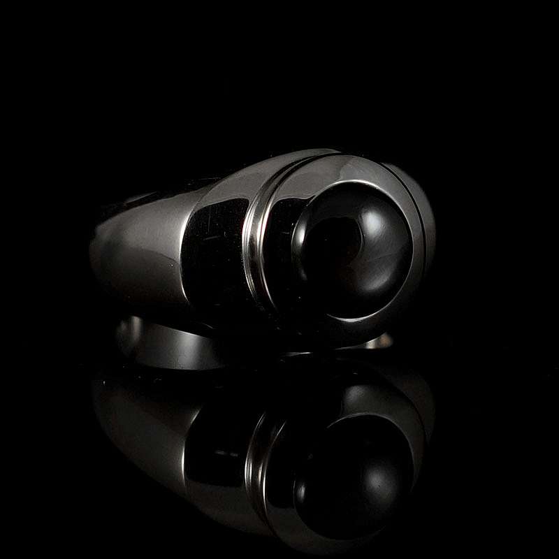 Ring aus Weigold mit Stern Saphir