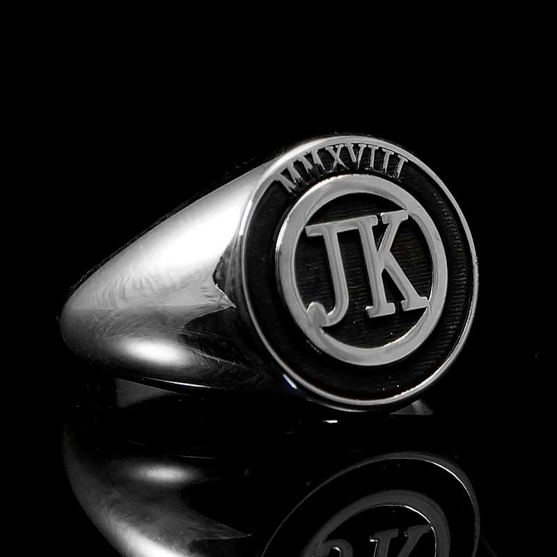 Siegelring aus Silber mit individuellen Initialen