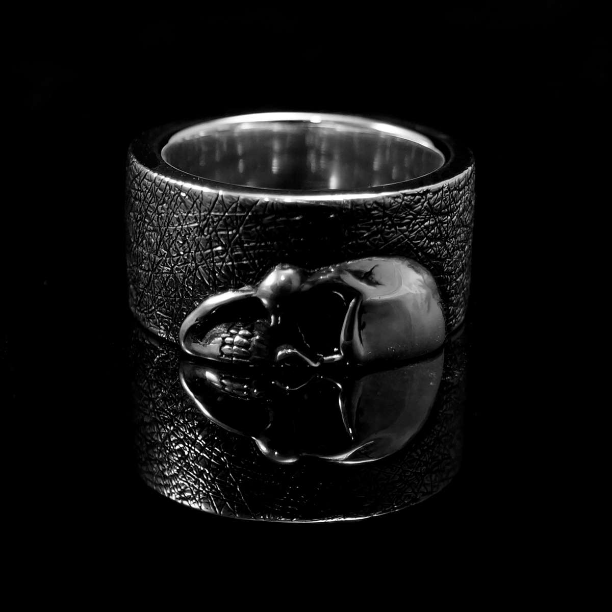 Hochzeitsringe Eheringe halber Totenkopf Eismatt