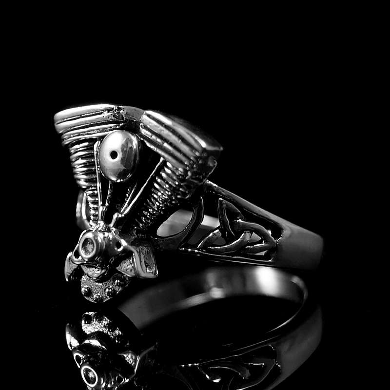 V2 Motorblock Ring. Bikerschmuck aus Sterling Silber