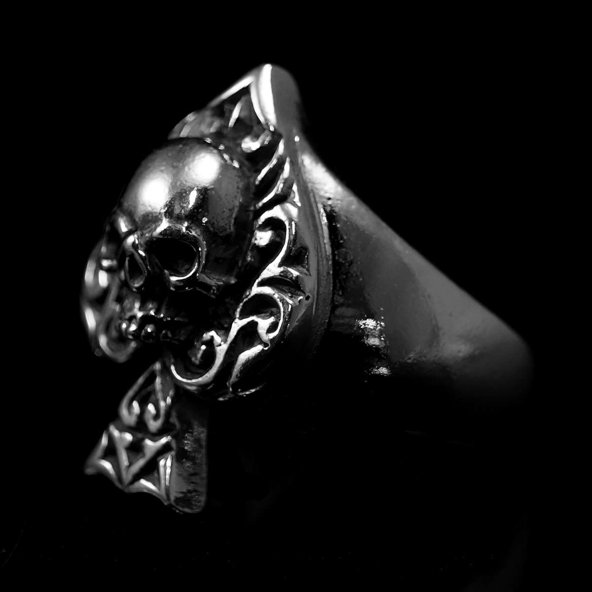 Totenkopf Ring mit Piek Zeichen & Muster