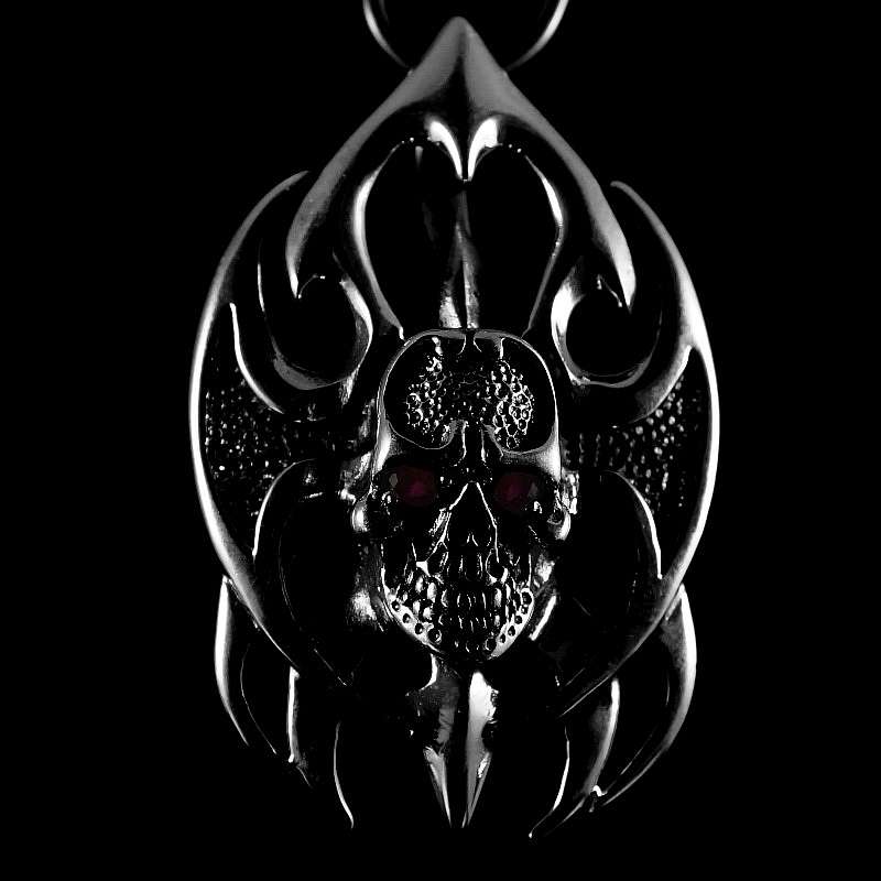 Totenkopf Anhnger Tribal mit Doppelaxt aus Silber