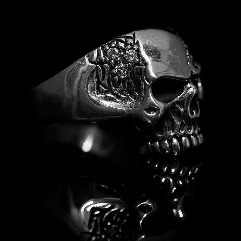 Totenkopf, Skullringe mit Zirkonia