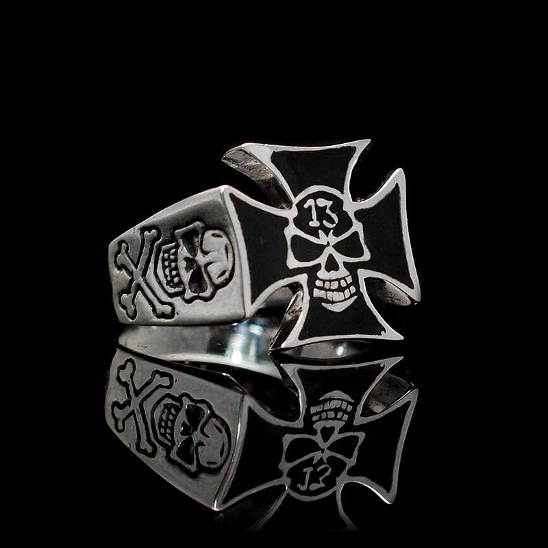 Skullringe mit Templerkreuz und 13