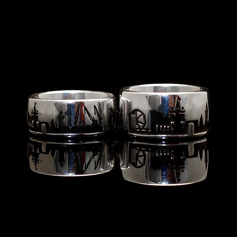 Eheringe mit Hamburg Skyline