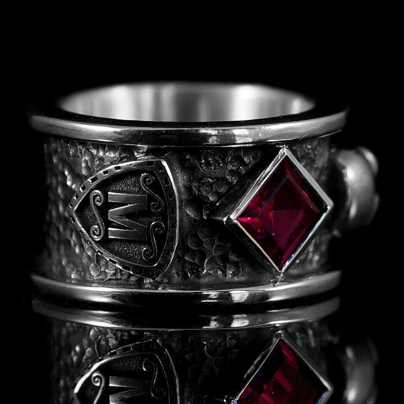 Totenkopf Eheringe mit Lilie und Wappen