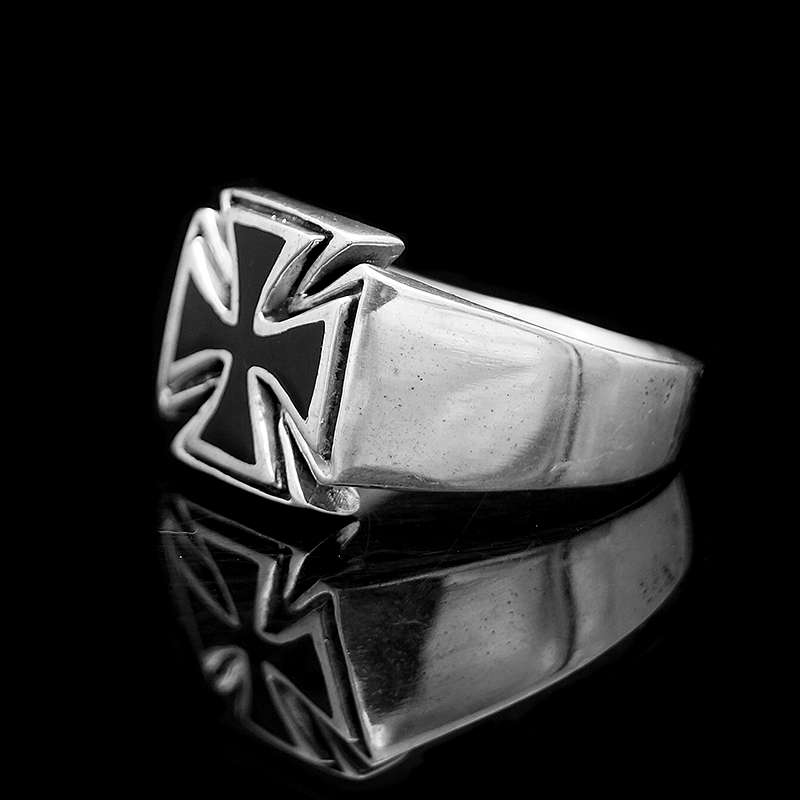 Schwarzer Templerkreuzring aus Sterlingsilber