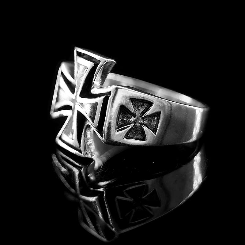 Templerkreuzring mit seitlichen Kreuzen