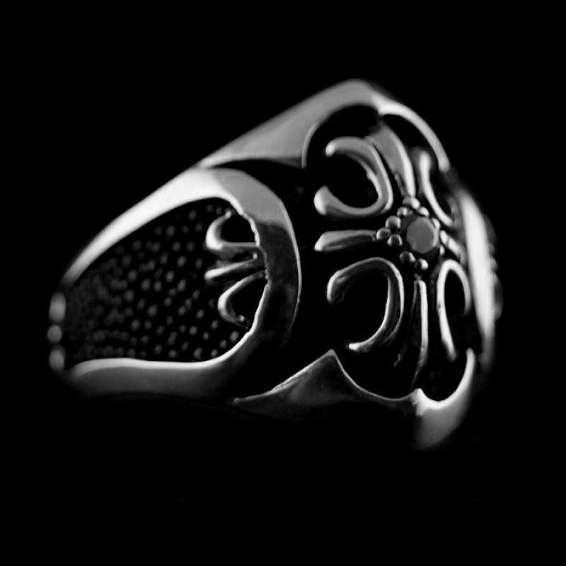 Templer Ring mit Rochenleder und Zirkonia Stein