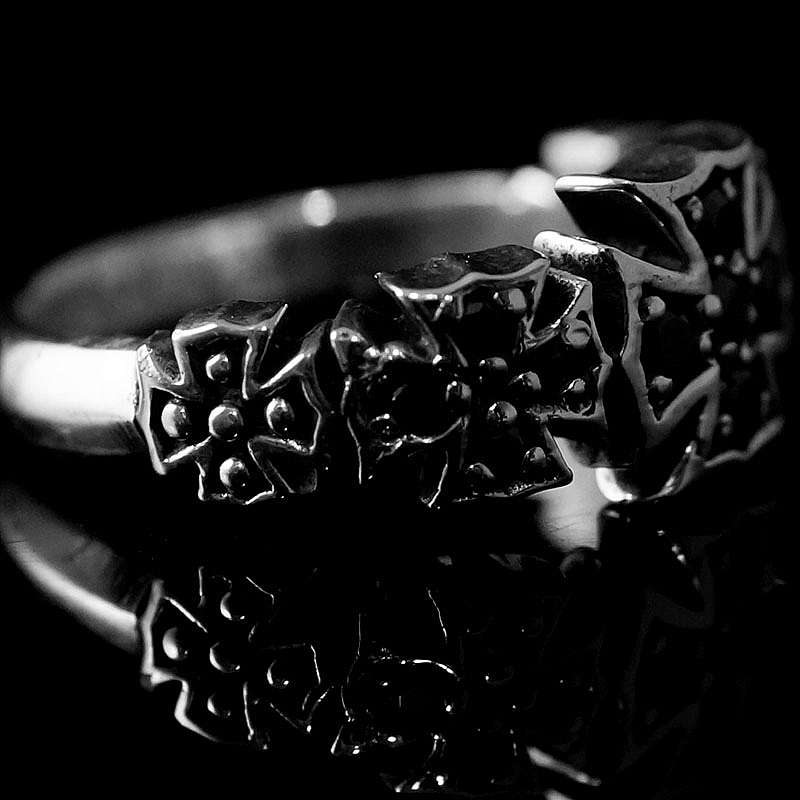 Templerschmuck, Ring mit kleinen Templerkreuzen