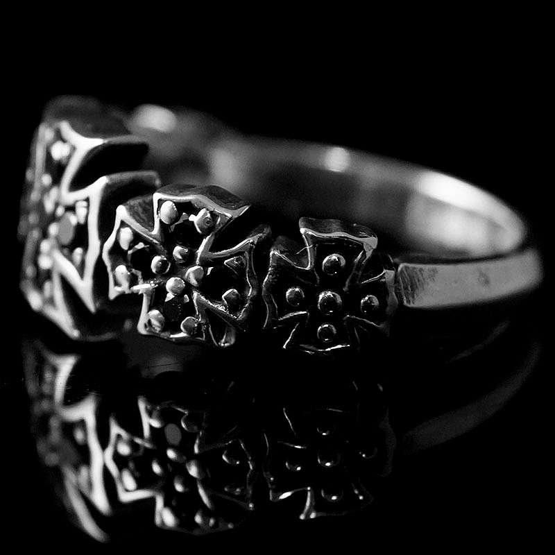 Templerschmuck, Ring mit kleinen Templerkreuzen